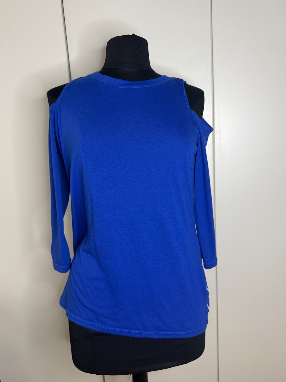 Calvin Klein Performance Royal Blue Cold-Shoulder 3/4  Sleeve Top sm slit back